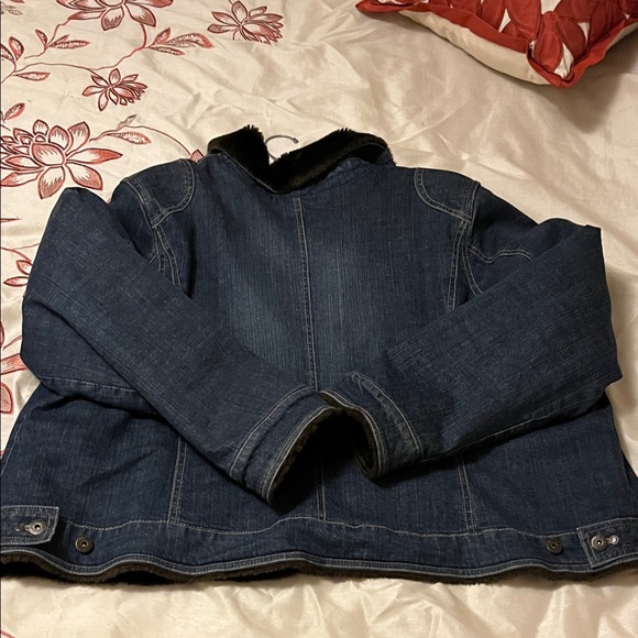 Women's Denim Jacket with Faux Fur Collar and Warm Lining -Size 26/28 - Picture 6 of 9